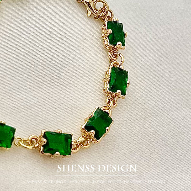 Kupfer beschichtetes 14k Zirko – Vintage Fashion Photos Bewertung und Preis