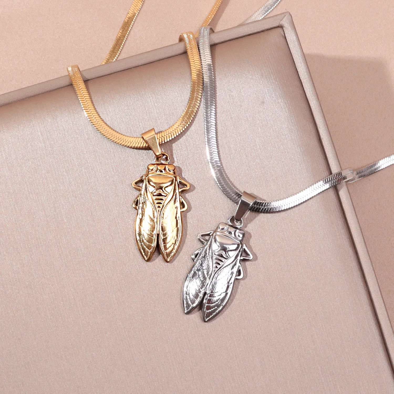 Edelstahl große Zikade antike  – Vintage Fashion Bug Bewertung und Preis